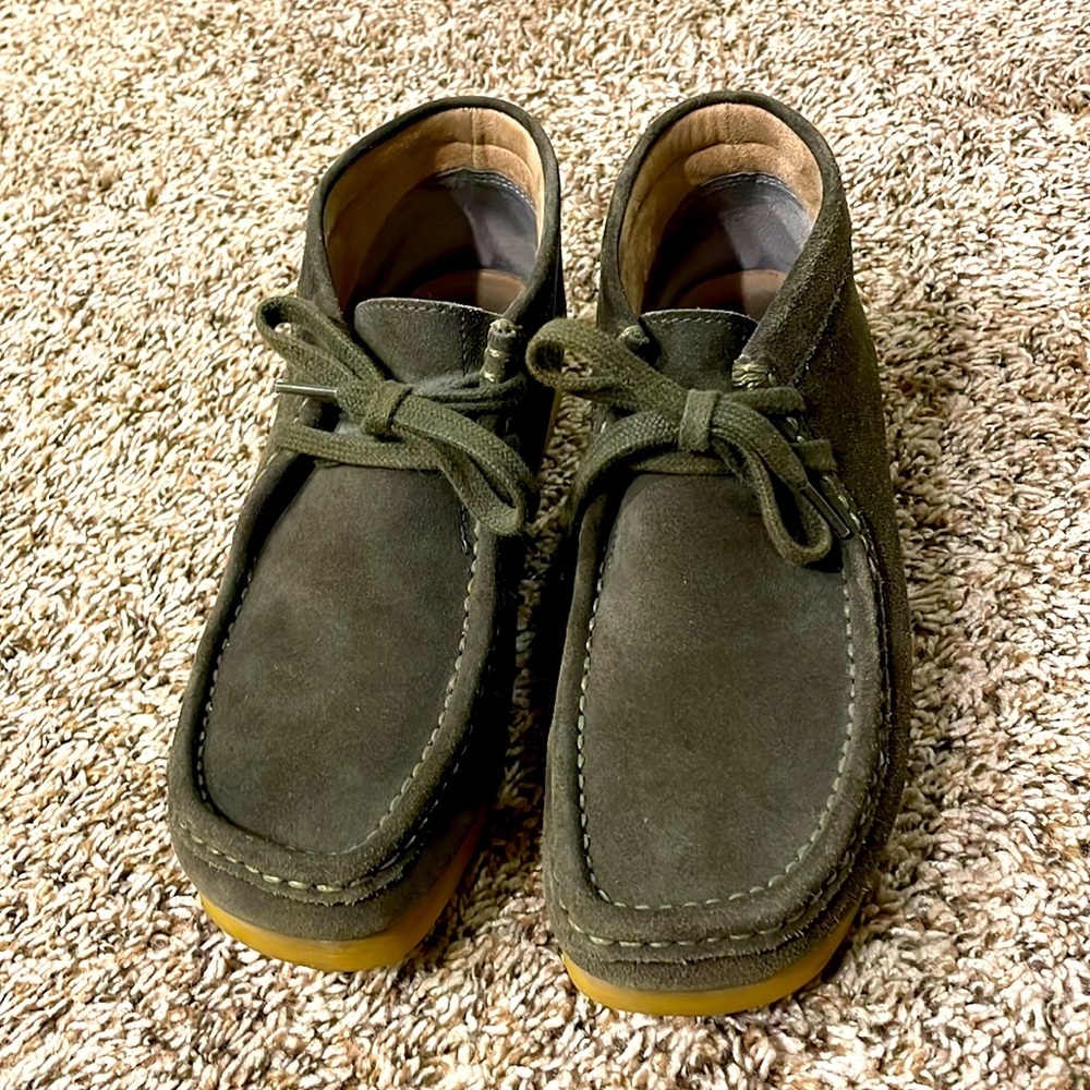 Clarks wallabee boot suede Forrest green sz 8.5